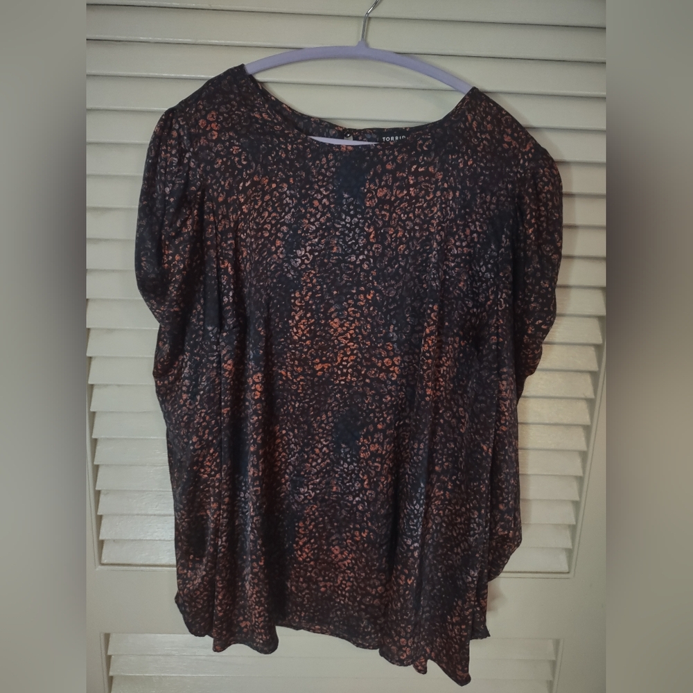 Torrid Satin Snake Print Blouse With Puff Sleeve And Keyhole Back.